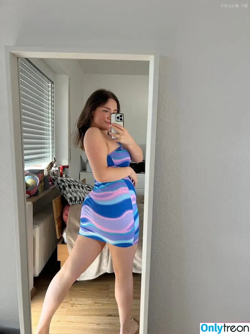 Evelynxka nude photo #0490 (Evelynxka)