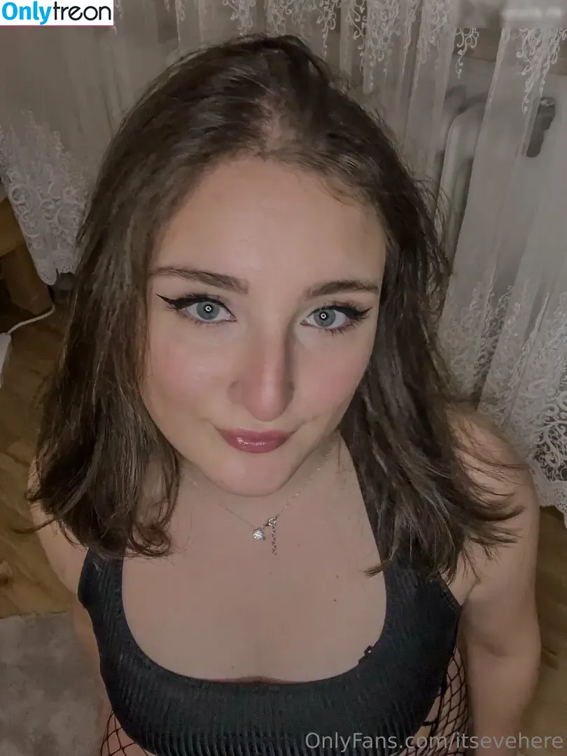 Evelynxka nude photo #0501 (Evelynxka)
