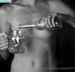everydaywife777 / everydayerin77 nude photo #0001