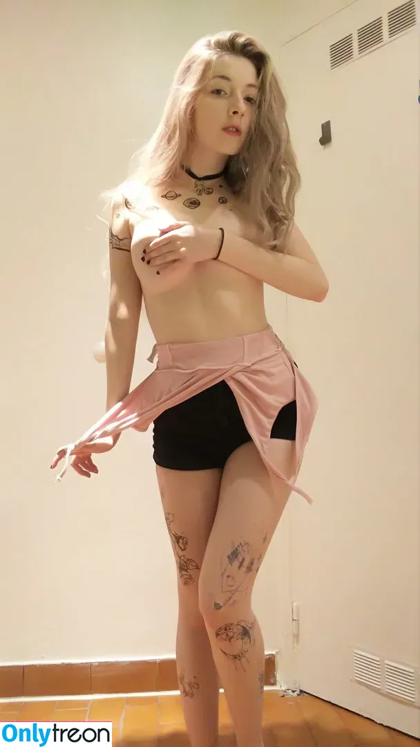 Evettes Niche nude photo #0021 (evettesniche)