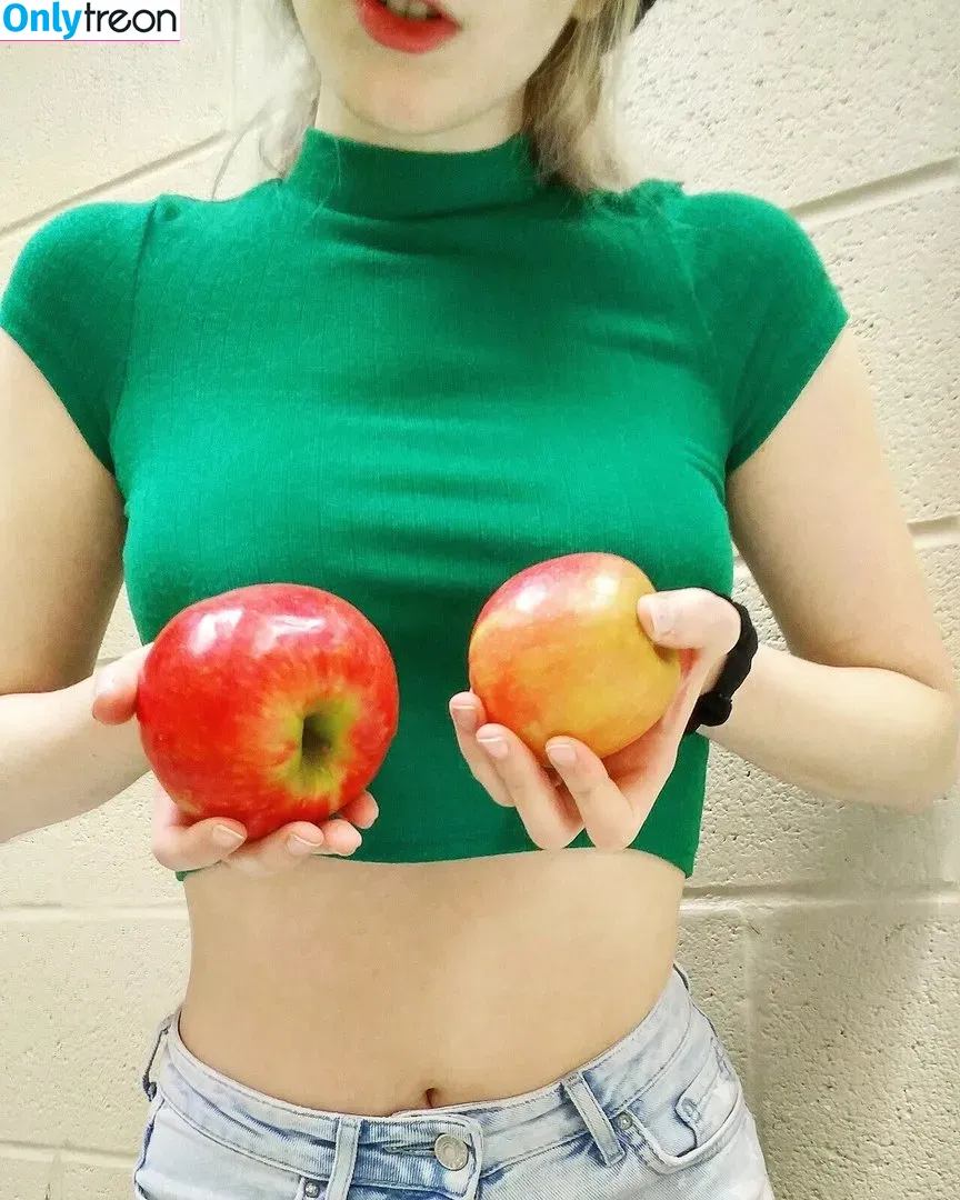 Evettes Niche nude photo #0082 (evettesniche)