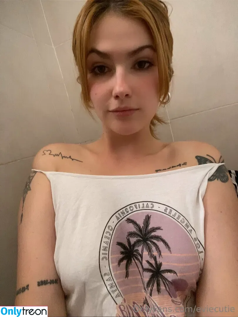 eviecutie nude photo #0014 (evie.cute)