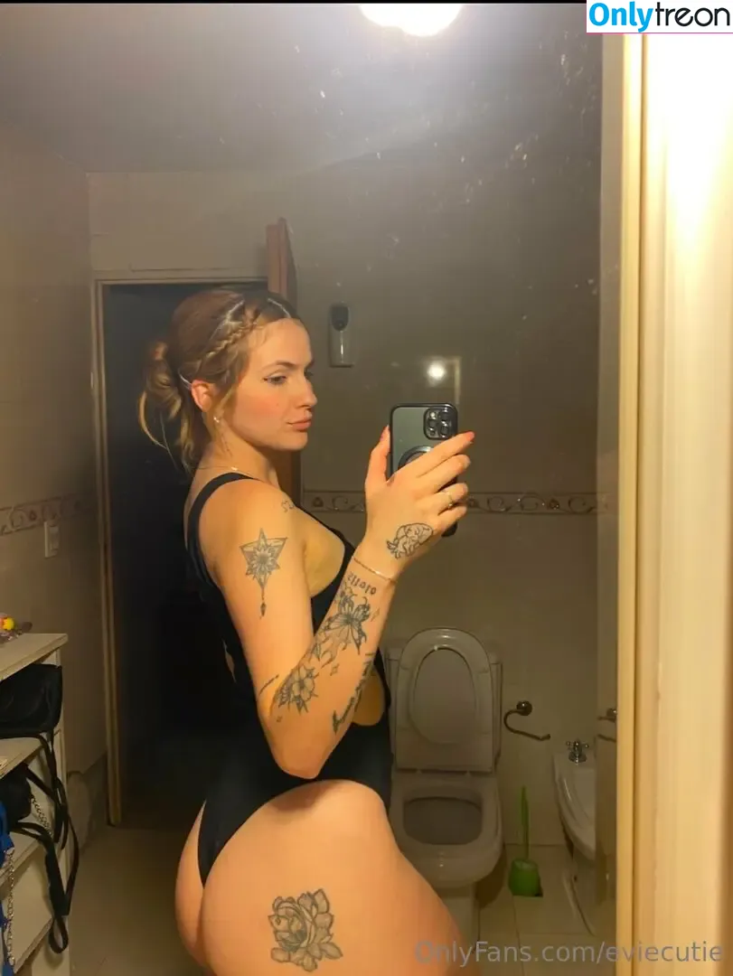 eviecutie nude photo #0016 (evie.cute)