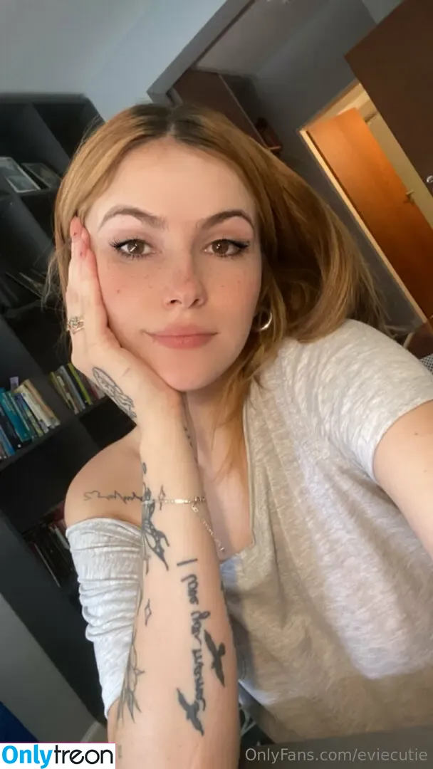 eviecutie nude photo #0020 (evie.cute)