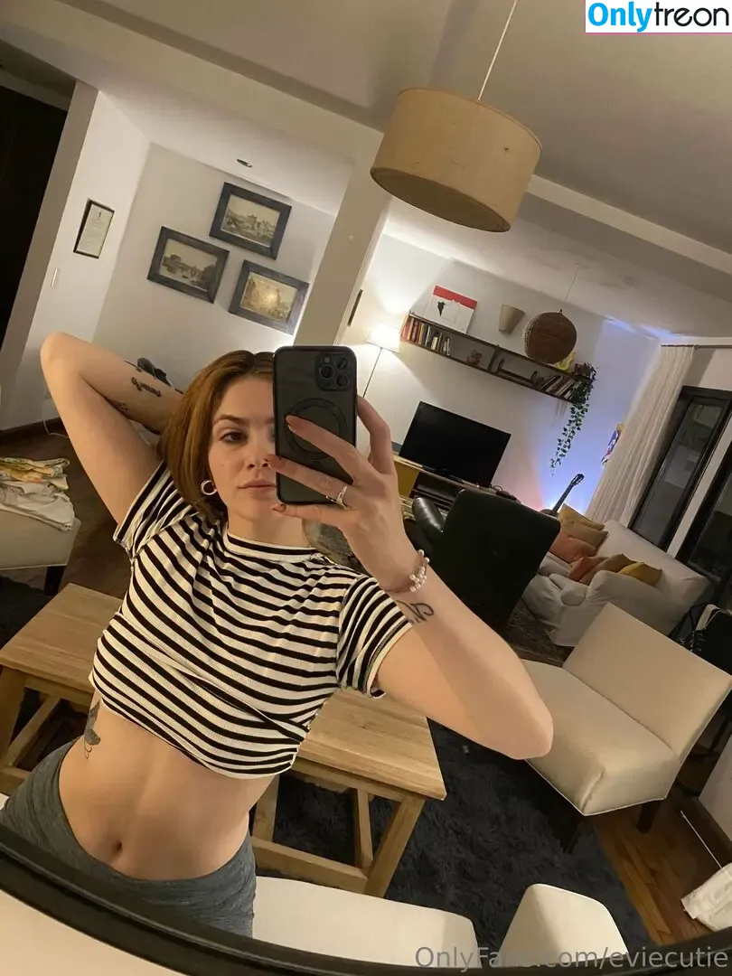 eviecutie nude photo #0026 (evie.cute)