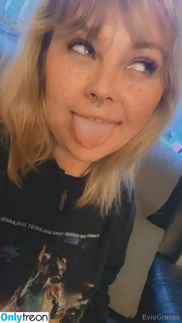 eviegracex nude photo #0004 (eviegracex)