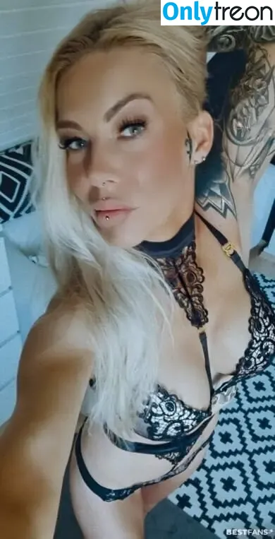 Evokitty nude photo #0024 (evokitty_)