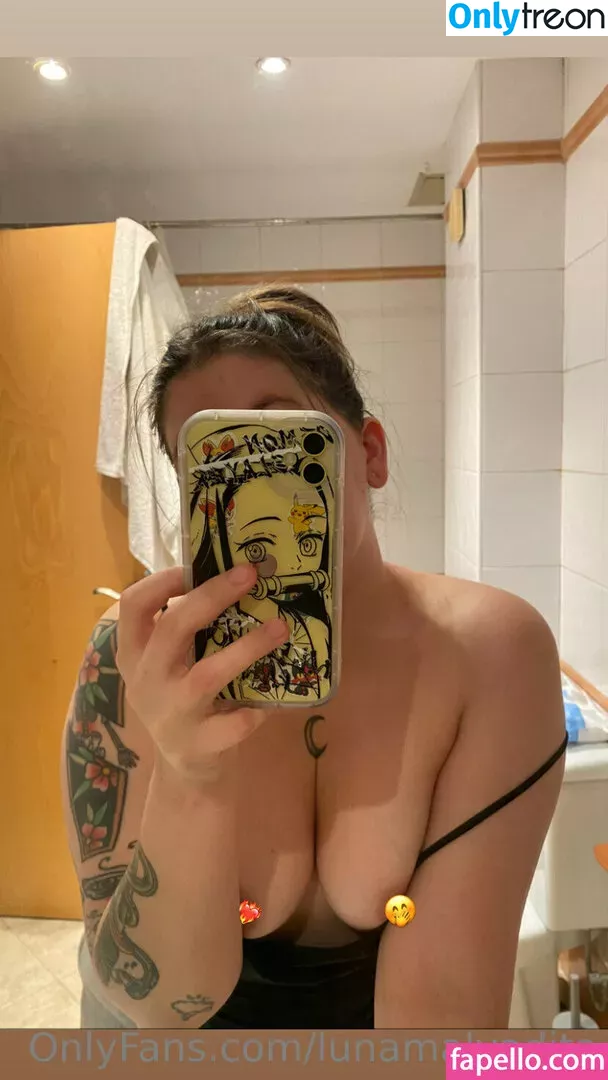evvilmoon nude photo #0004 (evyn.moon)