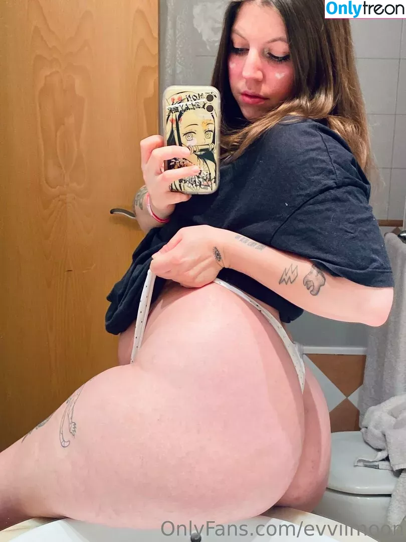 evvilmoon nude photo #0080 (evyn.moon)
