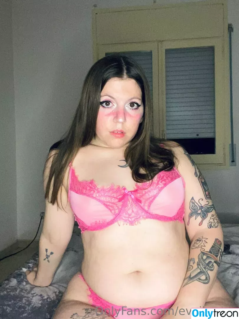 evvilmoon nude photo #0090 (evyn.moon)