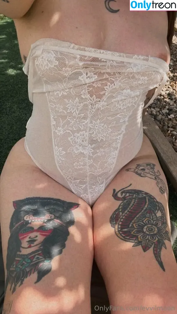 evvilmoon nude photo #0664 (evyn.moon)