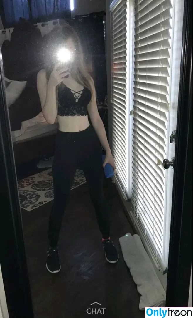 Evvvawish nude photo #0001 (Alixandria97 / evawish / merrydrawingeve)