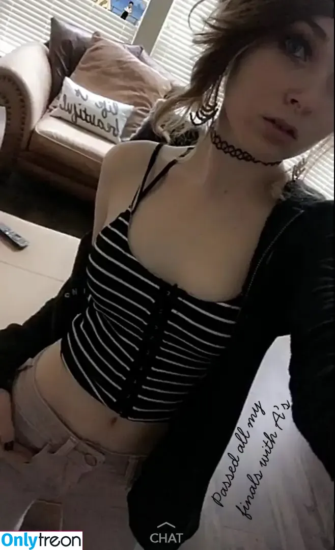 Evvvawish nude photo #0002 (Alixandria97 / evawish / merrydrawingeve)