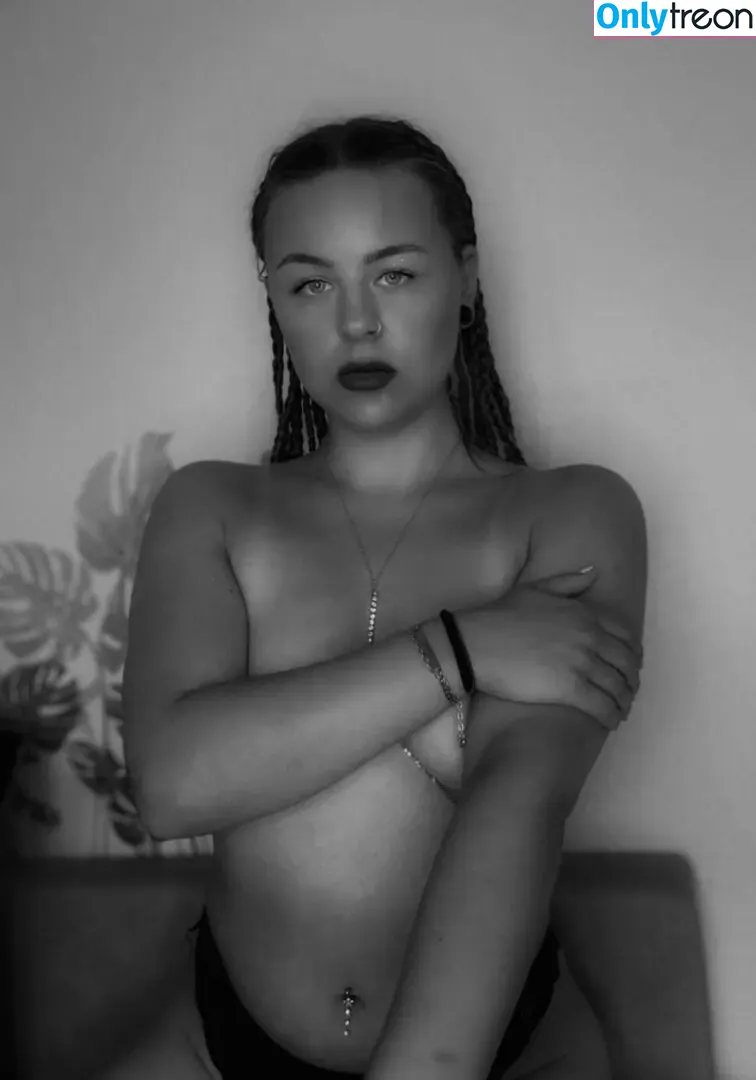 Evyjtz22 nude photo #0049 (Evyjtz22)