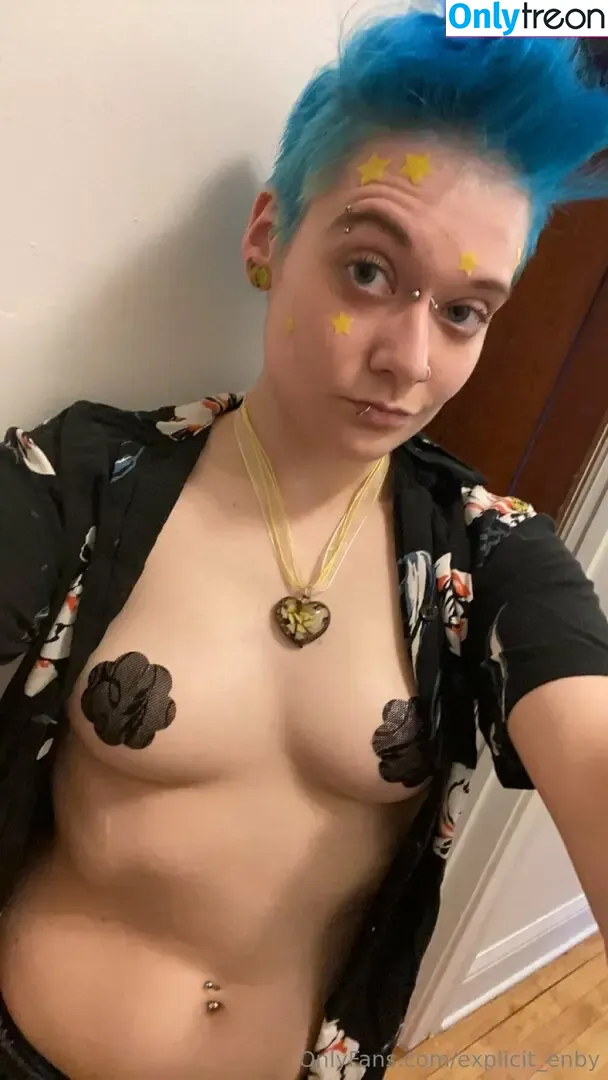 explicit_enby nude photo #0132 (mxmike_)