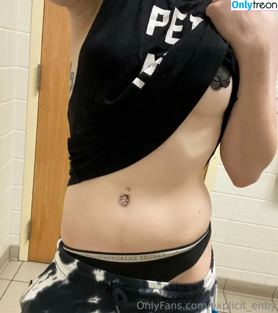 explicit_enby nude photo #0141 (mxmike_)