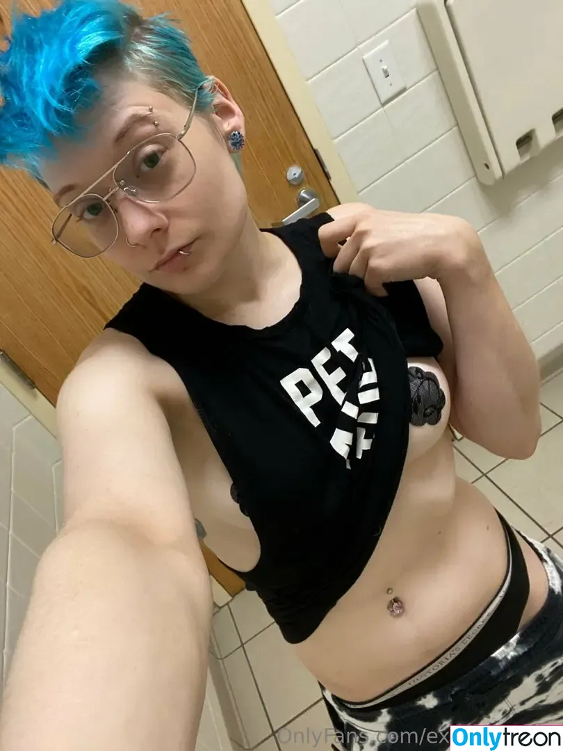 explicit_enby nude photo #0142 (mxmike_)