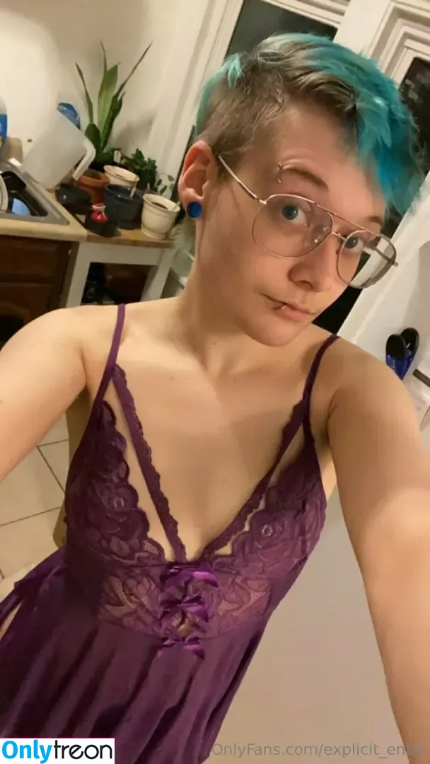 explicit_enby nude photo #0171 (mxmike_)