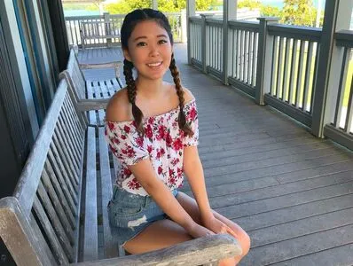 ExtraEmily / extra.emilay / extraemilyy / extremly_cute nude photo #0010