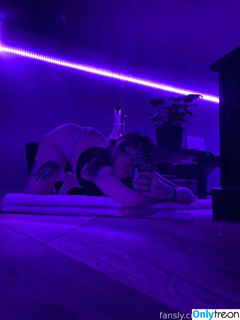 f_urbee nude photo #0299 (furbee._ / furbs0)