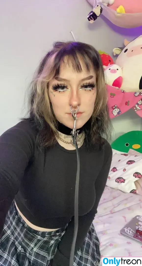 f_urbee nude photo #0306 (furbee._ / furbs0)