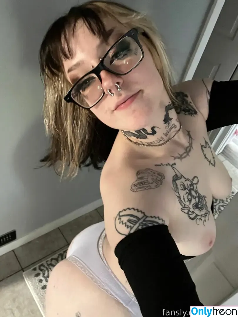 f_urbee nude photo #0417 (furbee._ / furbs0)