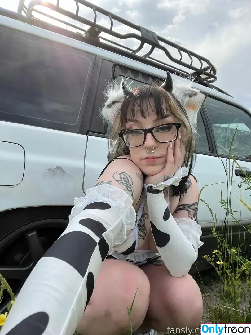 f_urbee nude photo #0451 (furbee._ / furbs0)