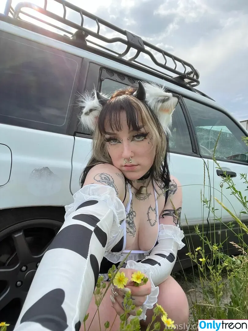 f_urbee nude photo #0456 (furbee._ / furbs0)