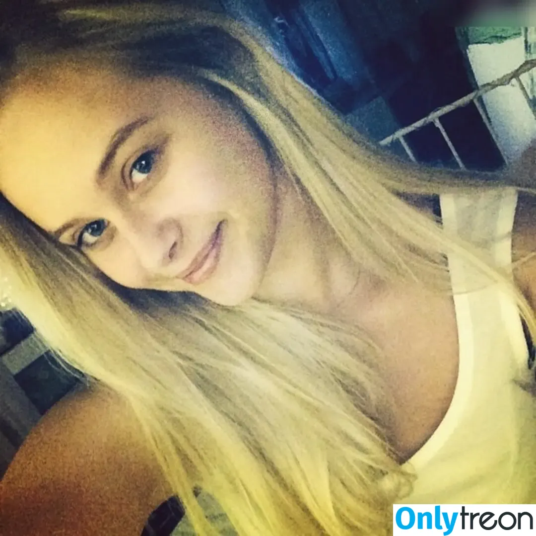 Fabienne Rothe nude photo #0001 (biennemusic)
