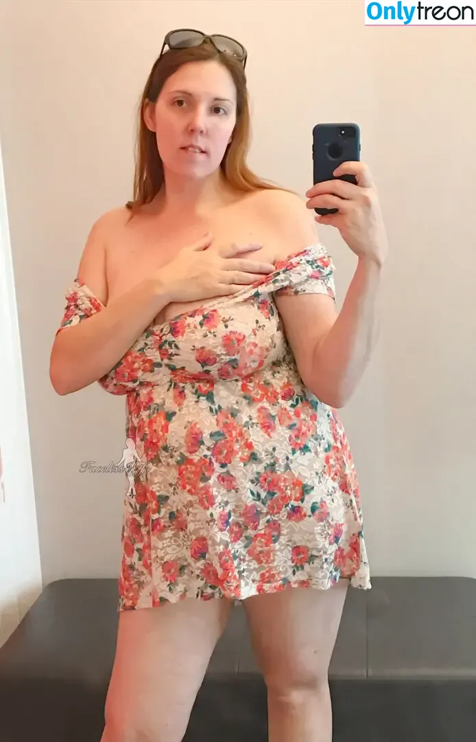 Facelleswife nude photo #0002 (cwjcox / facelesswife / facelless)