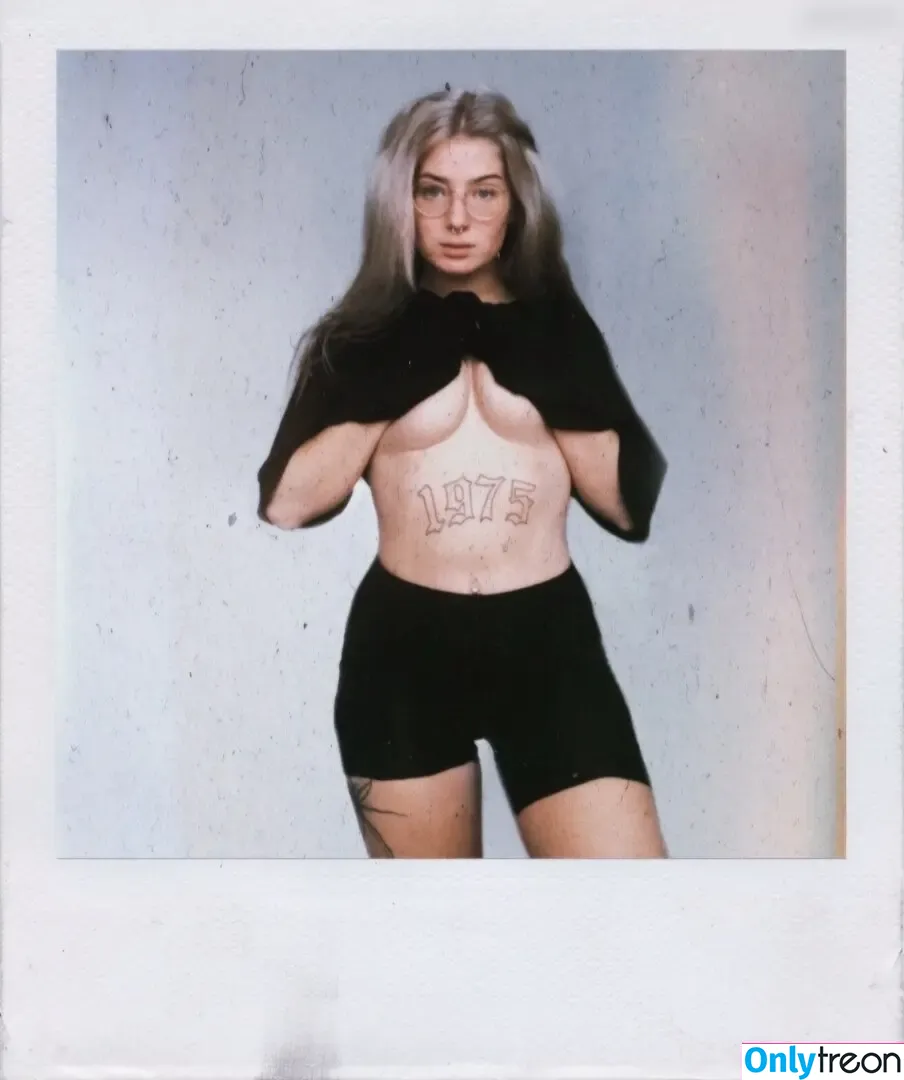 Fairy Karo nude photo #0003 (fairykaro / karolinantivist)