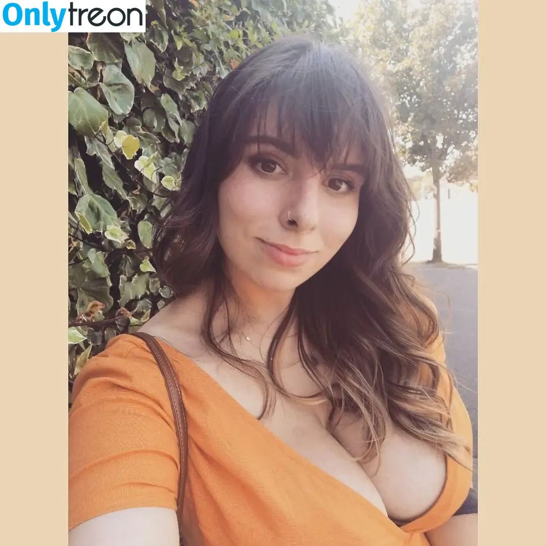 Fake_Geek_Girl nude photo #0001 (PlasticMomo)