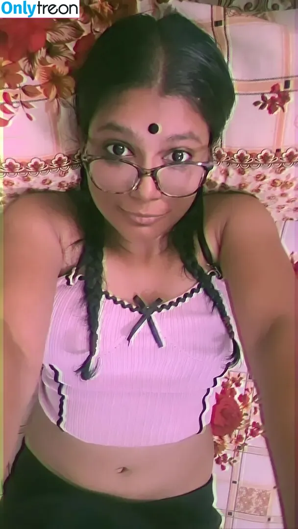 Famil Faiza nude photo #0014 (Familfaiza / familfaiza_)