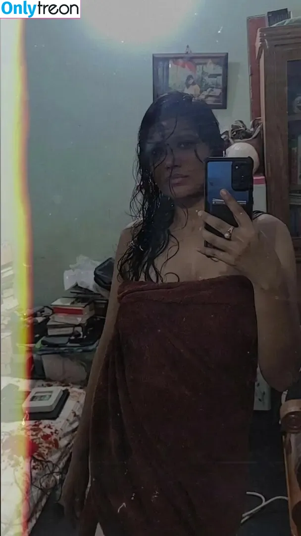 Famil Faiza nude photo #0015 (Familfaiza / familfaiza_)