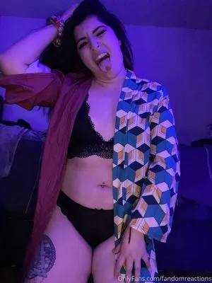 FandomReactions / fandomreactgirls nude photo #0017