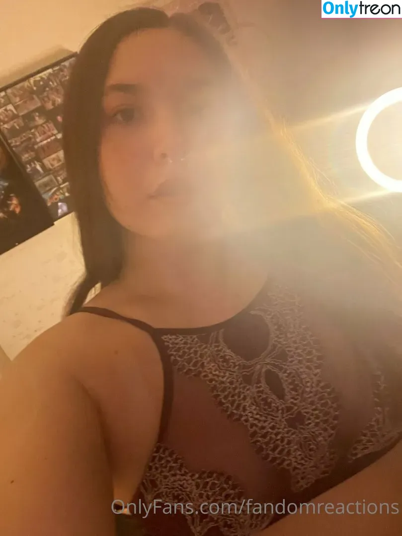 FandomReactions nude photo #0002 (fandomreactgirls)