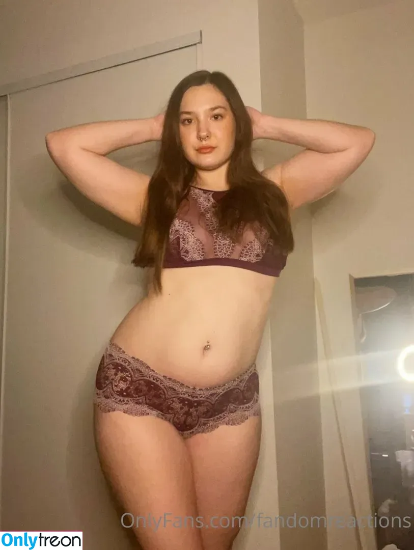 FandomReactions nude photo #0004 (fandomreactgirls)