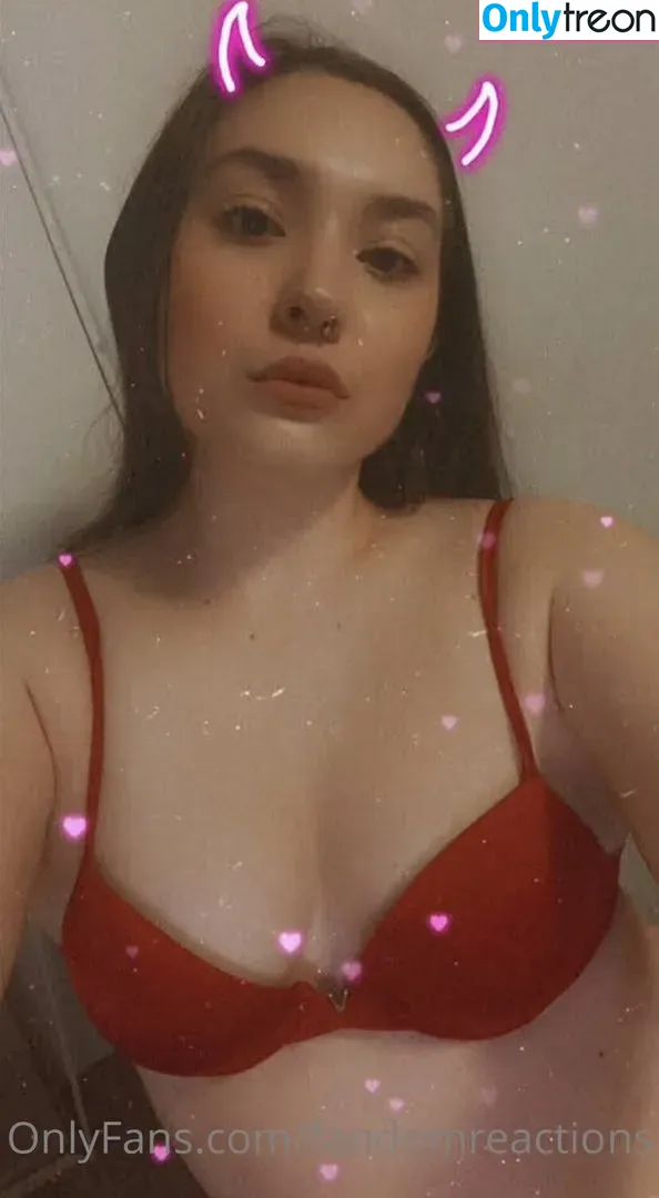 FandomReactions nude photo #0006 (fandomreactgirls)