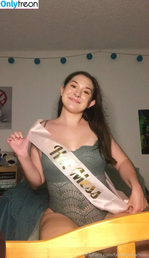 FandomReactions nude photo #0015 (fandomreactgirls)