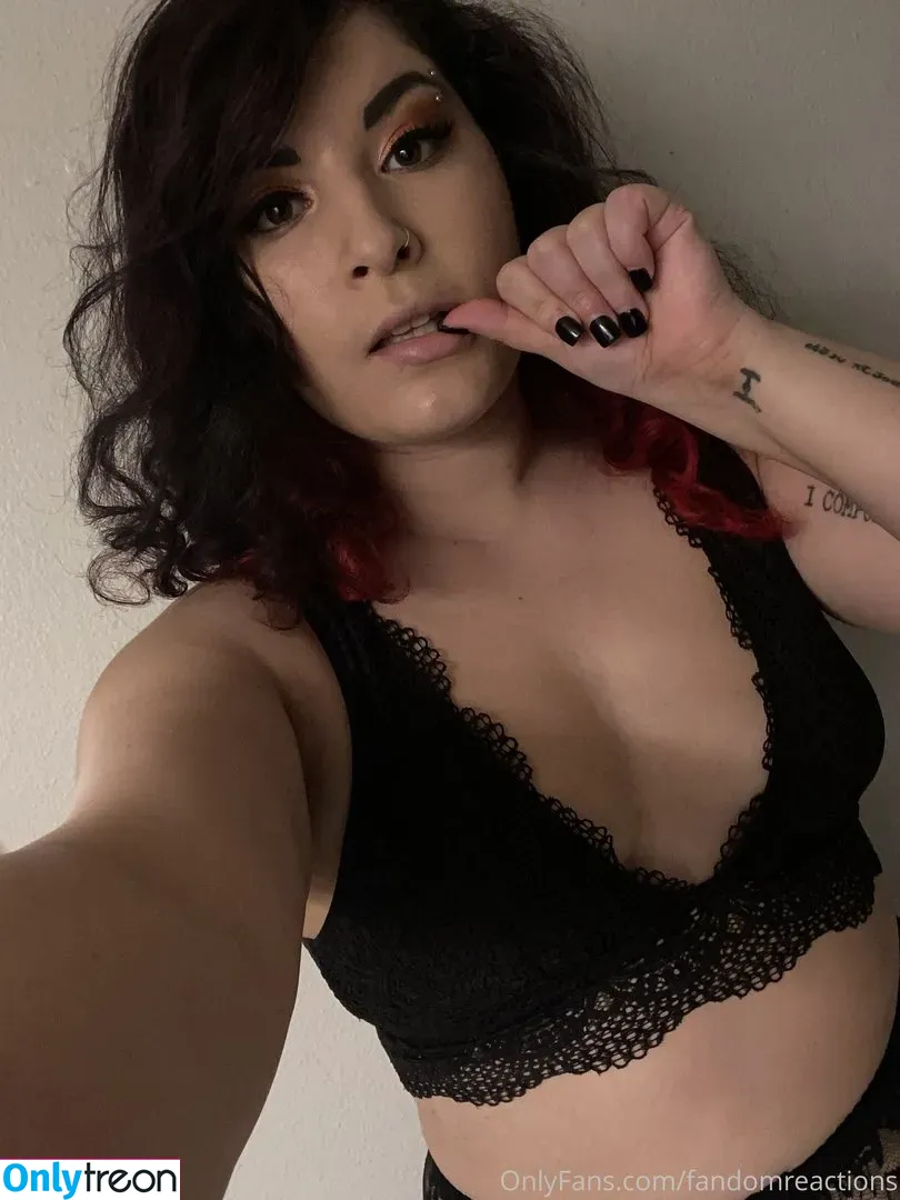 FandomReactions nude photo #0016 (fandomreactgirls)