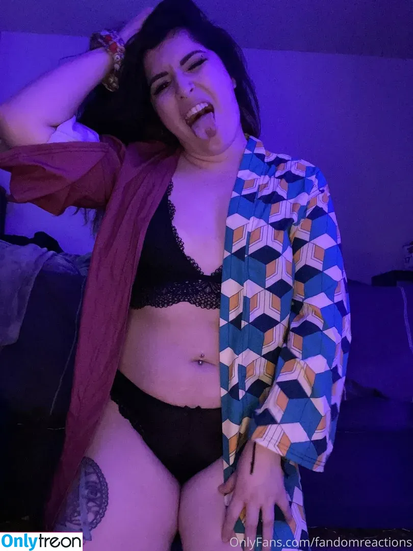 FandomReactions nude photo #0017 (fandomreactgirls)