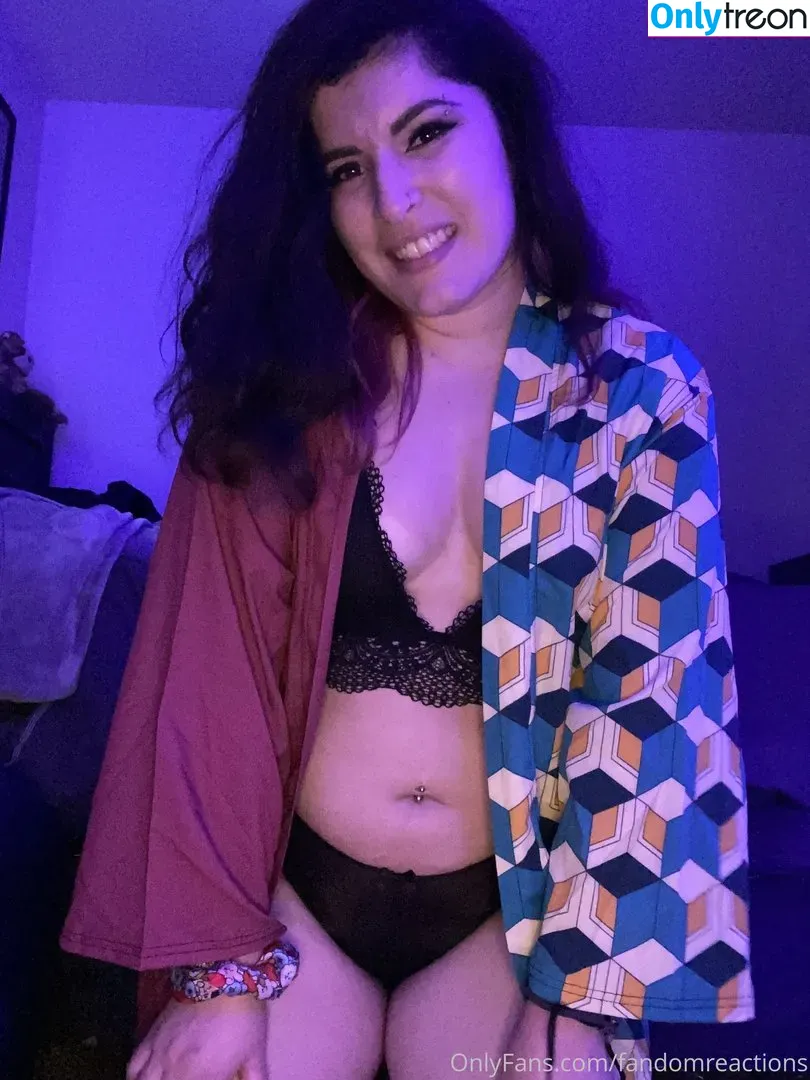 FandomReactions nude photo #0021 (fandomreactgirls)