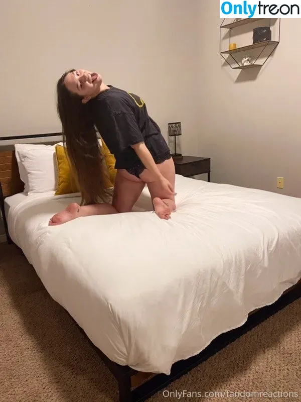 FandomReactions nude photo #0029 (fandomreactgirls)