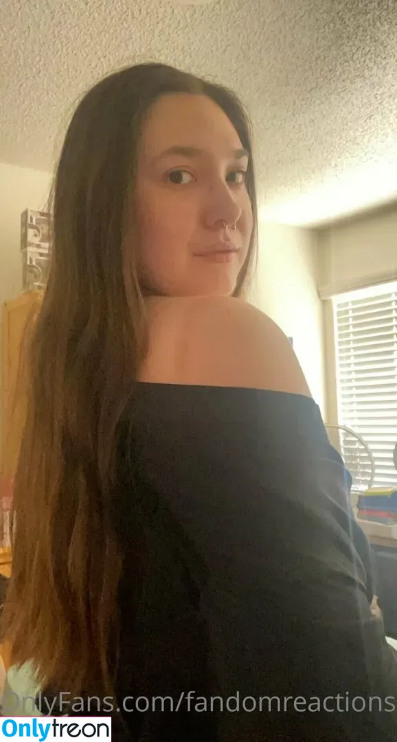 FandomReactions nude photo #0045 (fandomreactgirls)