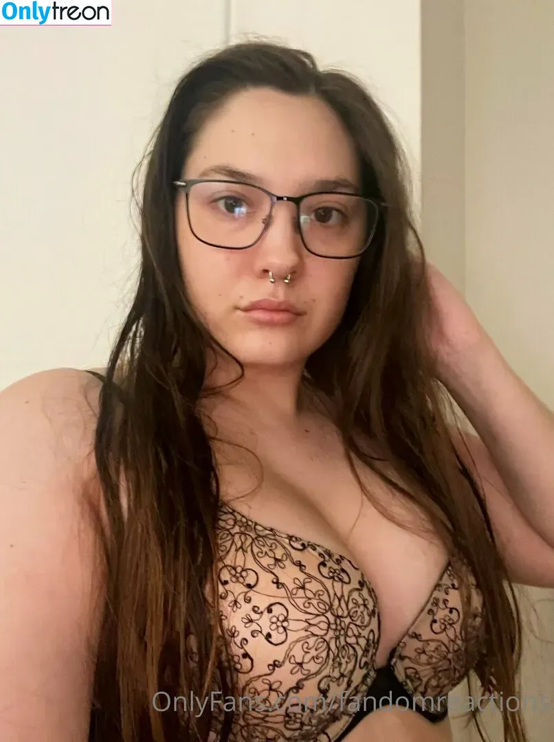 FandomReactions nude photo #0049 (fandomreactgirls)