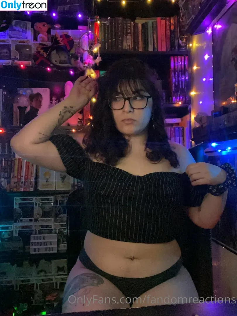 FandomReactions nude photo #0055 (fandomreactgirls)
