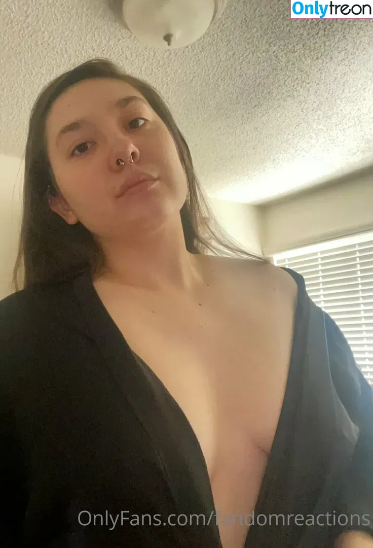 FandomReactions nude photo #0057 (fandomreactgirls)