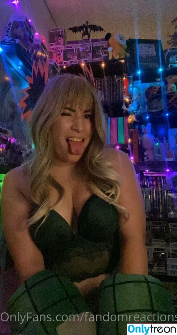 FandomReactions nude photo #0059 (fandomreactgirls)