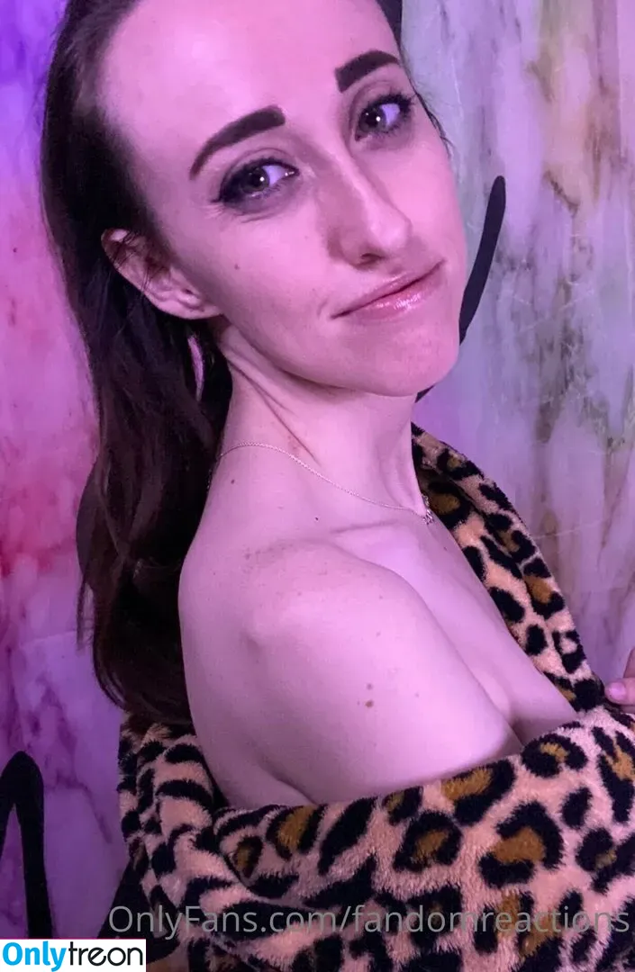FandomReactions nude photo #0067 (fandomreactgirls)