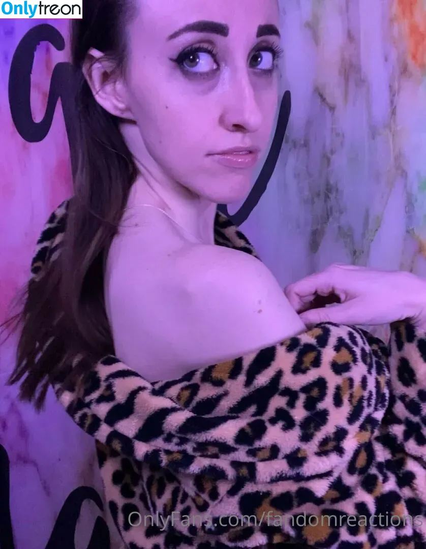 FandomReactions nude photo #0070 (fandomreactgirls)